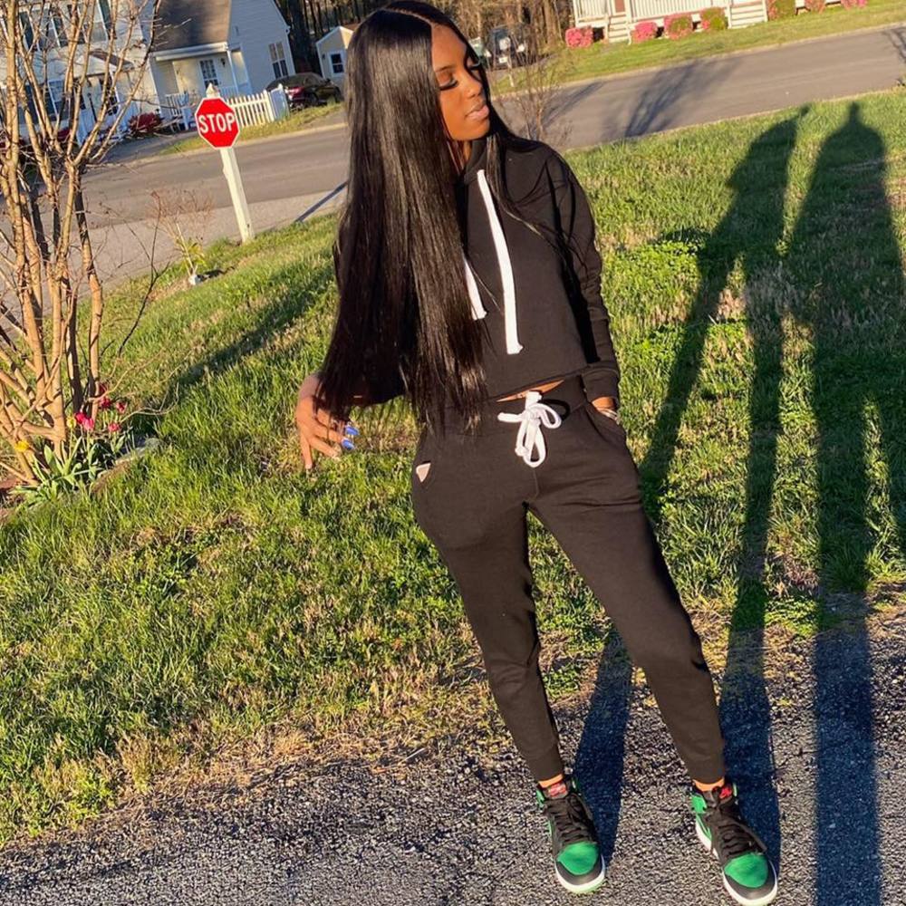 Meet your Posher, Tee